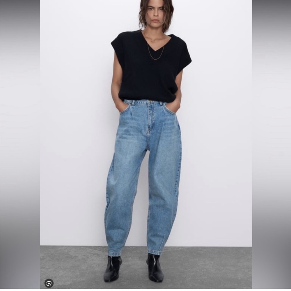 Zara pleated tapered barrel balloon leg jeans size 4